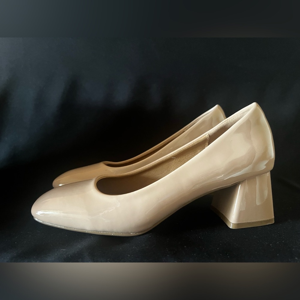 Women’s Dress Shoes, Cream, Patent Low-Heeled. Size 7.